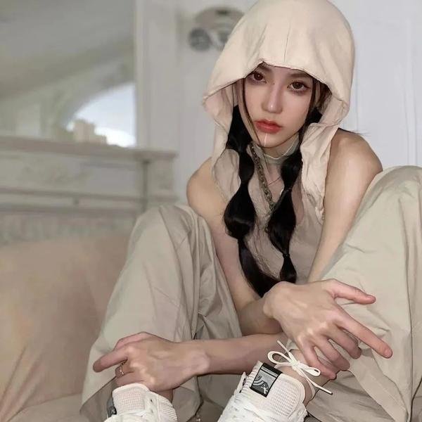 蒙娜丽莎与血月亮
