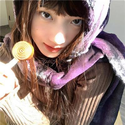 他很怪，他是我爸爸